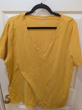 Ava & Viv Mustard Yellow V-Neck Short Sleeve Tee